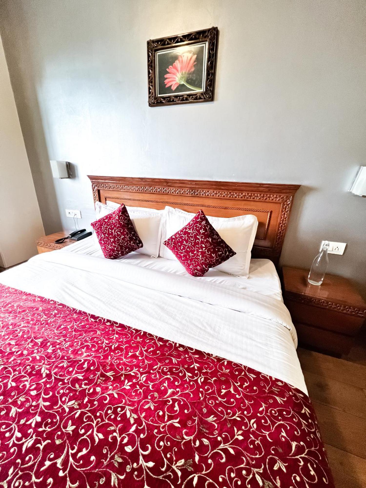 Wingait Inn - Hotel Near Mall Road Shimla Exterior photo